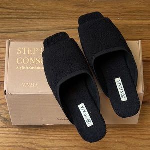 Vivaia Black Slides